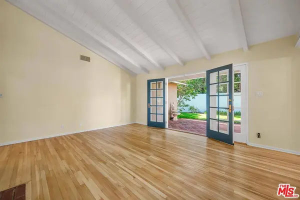 125 S Saltair Ave, Los Angeles, CA 90049