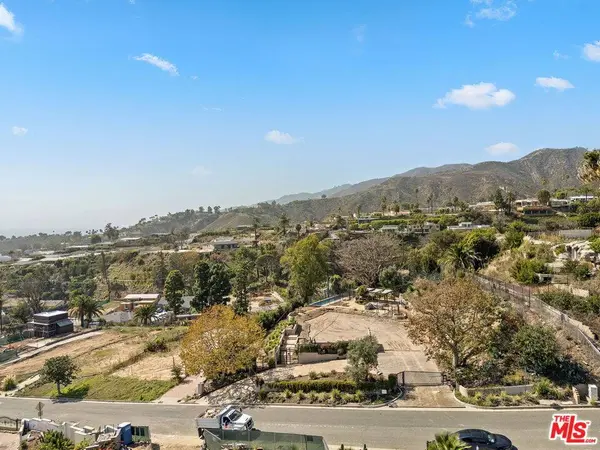 827 Lachman Ln, Pacific Palisades, CA 90272