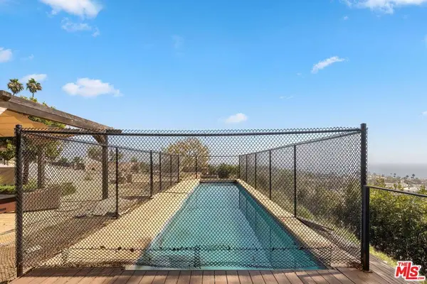 827 Lachman Ln, Pacific Palisades, CA 90272
