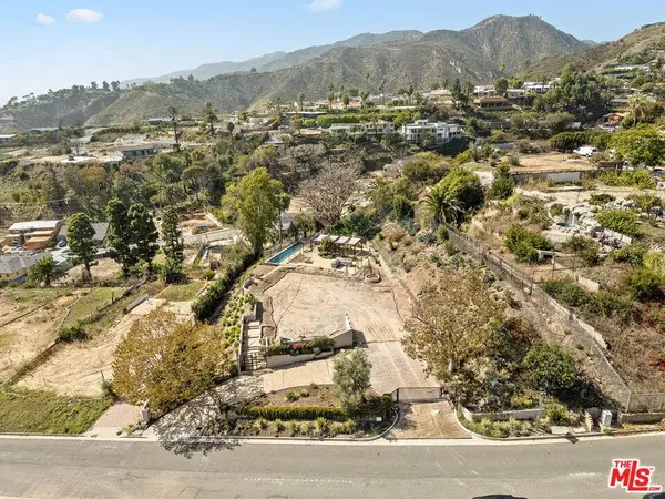 827 Lachman Ln, Pacific Palisades, CA 90272