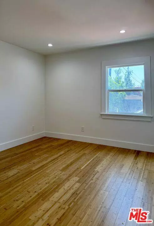 5520 Franklin Ave #1/2, Los Angeles, CA 90028