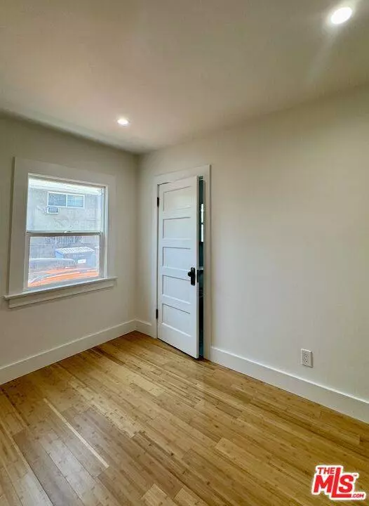 5520 Franklin Ave #1/2, Los Angeles, CA 90028