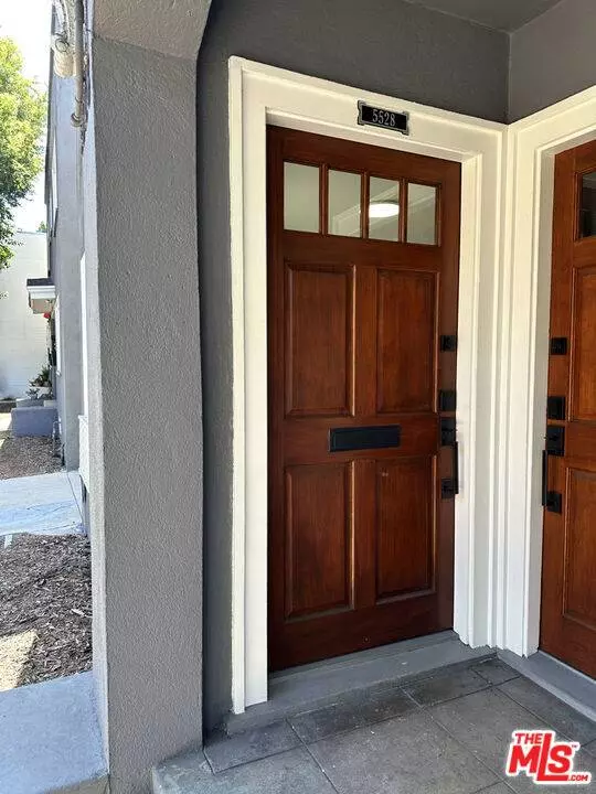 5528 Franklin Ave, Los Angeles, CA 90027