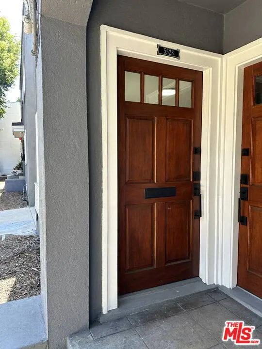 5528 Franklin Ave, Los Angeles, CA 90027