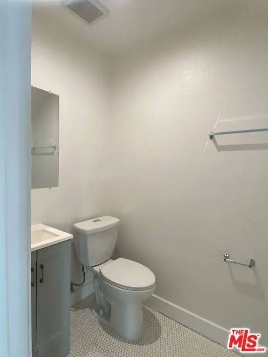 5528 Franklin Ave, Los Angeles, CA 90027