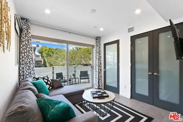 7198 Formosa Fusion Ct, Los Angeles, CA 90046