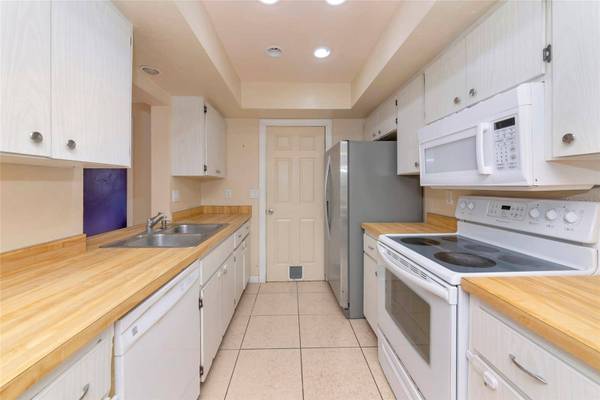 2529 GOLDEN POINCIANA PL, Sarasota, FL 34232