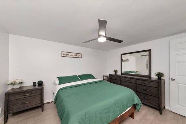 2951 EDGEWOOD LN, Sarasota, FL 34231