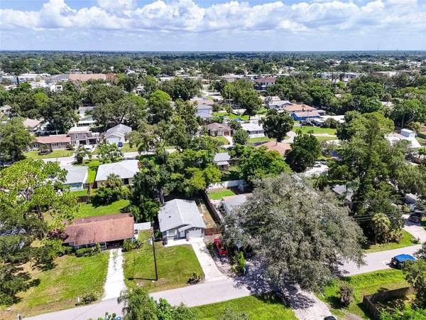 2951 EDGEWOOD LN, Sarasota, FL 34231