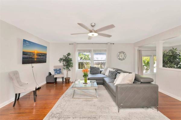 1712 SIESTA DR, Sarasota, FL 34239