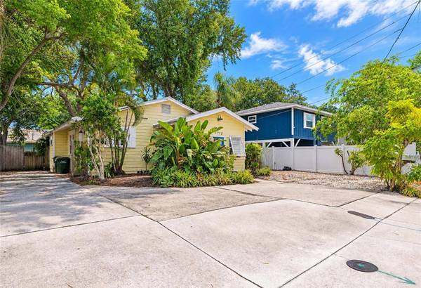 1712 SIESTA DR