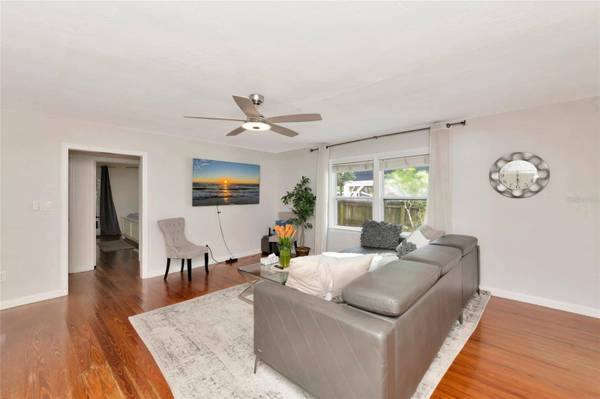 1712 SIESTA DR, Sarasota, FL 34239