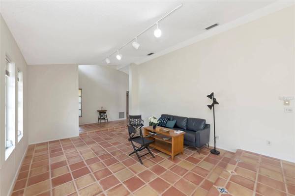 1351 MUSTANG ST, Nokomis, FL 34275