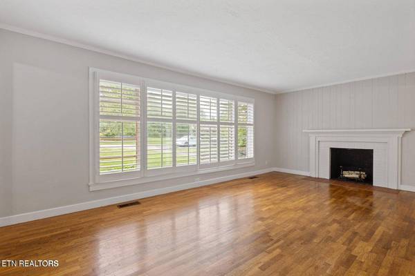 1628 Linda LN, Maryville, TN 37803