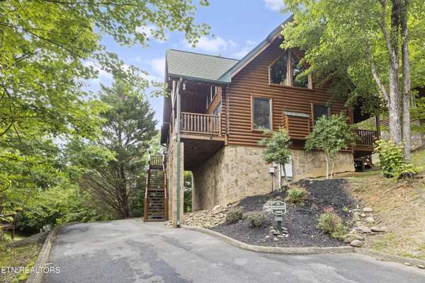 1665 Mountain Lodge WAY, Pigeon Forge, TN 37862