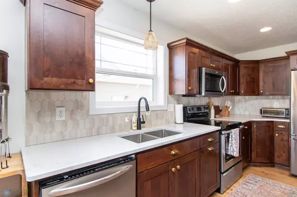 4891 38th AVE S, Fargo, ND 58104