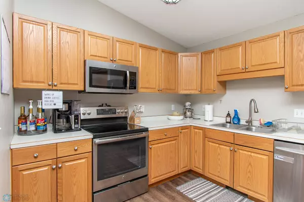 2911 Dakota Park CIR S, Fargo, ND 58104