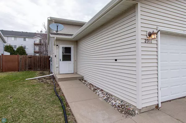 2911 Dakota Park CIR S, Fargo, ND 58104