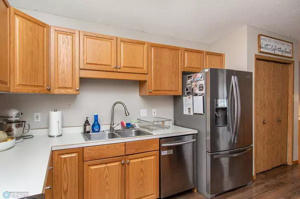 2911 Dakota Park CIR S, Fargo, ND 58104