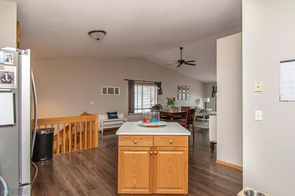 2911 Dakota Park CIR S, Fargo, ND 58104