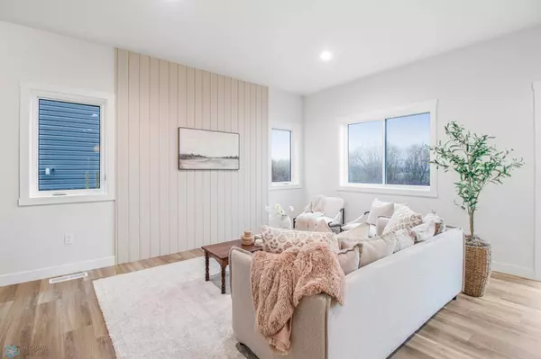 1182 Jill DR W, West Fargo, ND 58078