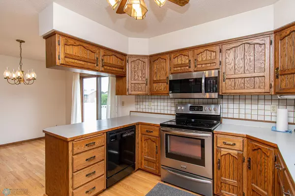 1520 15th AVE E, West Fargo, ND 58078