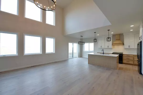 6914 3rd ST NW, Moorhead, MN 56560