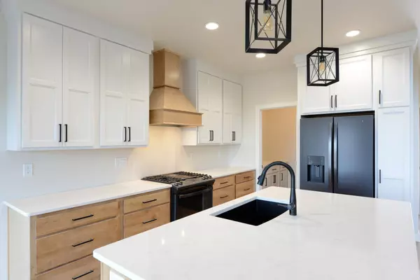 6914 3rd ST NW, Moorhead, MN 56560