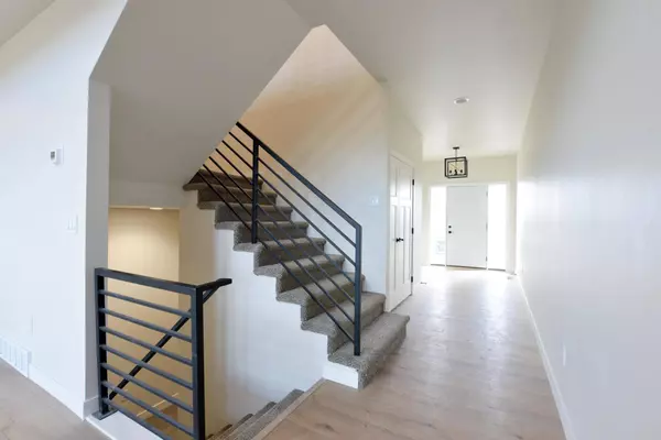 6914 3rd ST NW, Moorhead, MN 56560