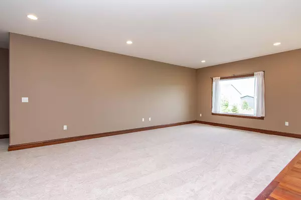 1220 Legion LN W, West Fargo, ND 58078