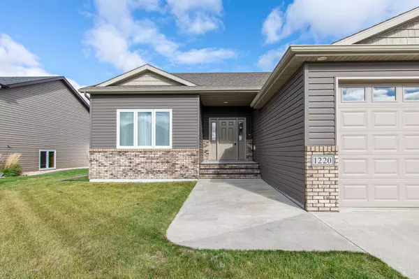 1220 Legion LN W, West Fargo, ND 58078