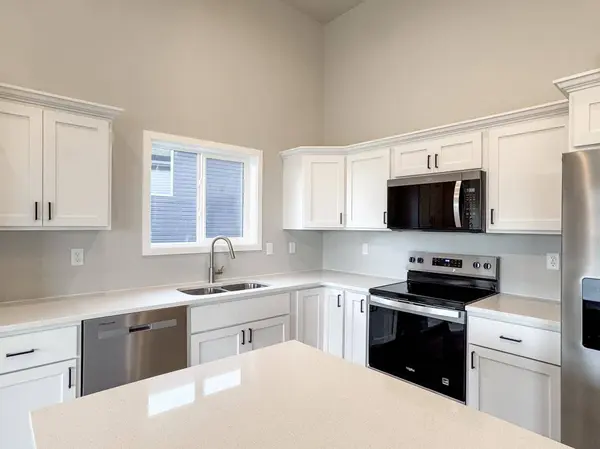 1105 Jill DR W, West Fargo, ND 58047