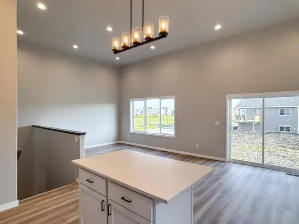 1105 Jill DR W, West Fargo, ND 58047