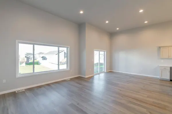 1287 Marlys DR W, West Fargo, ND 58078