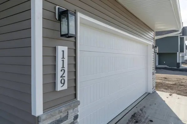 1129 Jill DR W, West Fargo, ND 58078