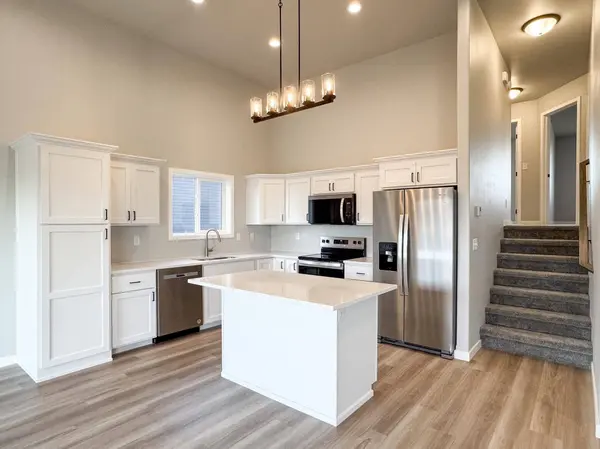 1105 Jill DR W, West Fargo, ND 58047