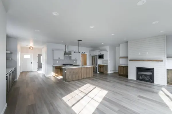 4176 Arthur DR S, Fargo, ND 58104