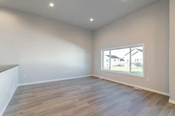 1287 Marlys DR W, West Fargo, ND 58078