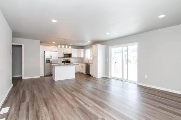 6826 Thomas ST, Horace, ND 58047