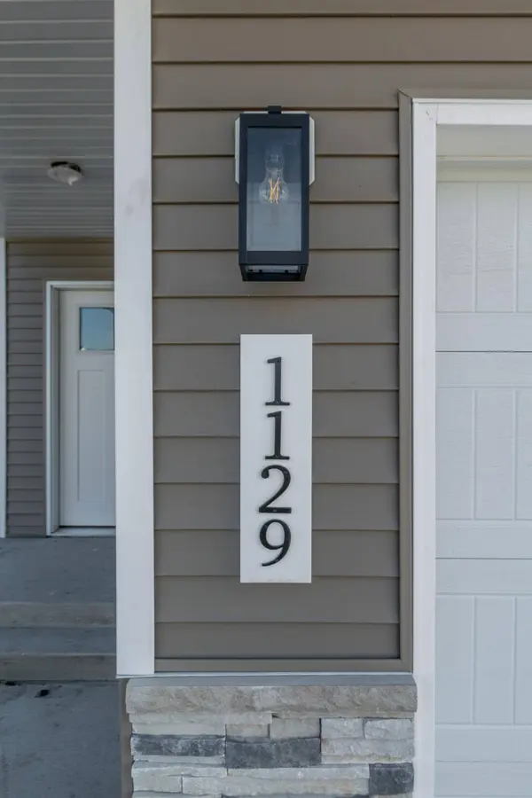 1129 Jill DR W, West Fargo, ND 58078