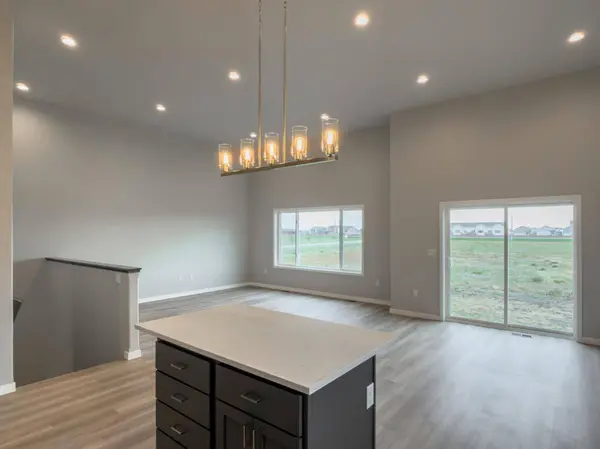 3240 36th AVE S, Moorhead, MN 56560