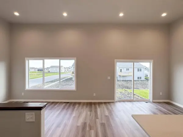 3252 36th AVE S, Moorhead, MN 56560