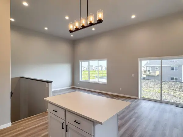 3252 36th AVE S, Moorhead, MN 56560