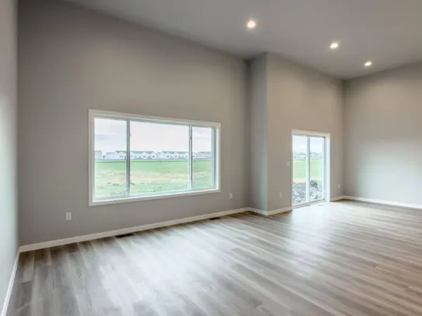 3240 36th AVE S, Moorhead, MN 56560