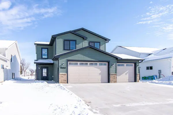 3724 27th ST S, Moorhead, MN 56560