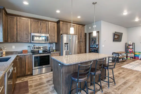 789 Albert DR W, West Fargo, ND 58078