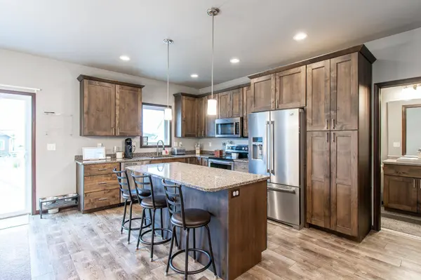 789 Albert DR W, West Fargo, ND 58078