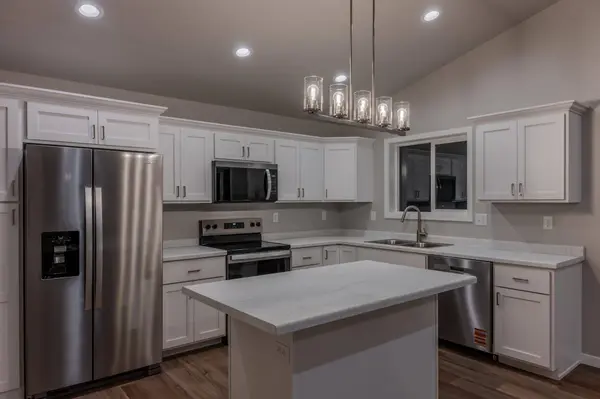 1135 Jill DR W, West Fargo, ND 58078