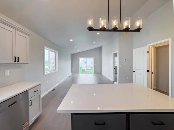 1123 Jill DR W, West Fargo, ND 58078