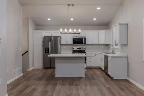 1135 Jill DR W, West Fargo, ND 58078